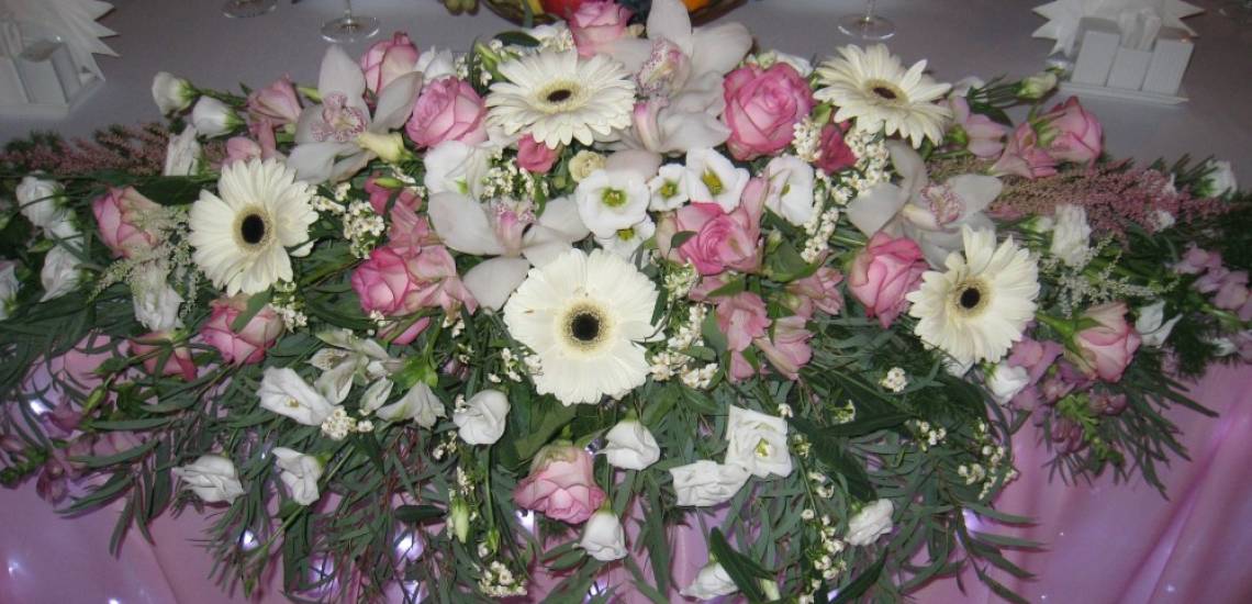 украшение стола цветами