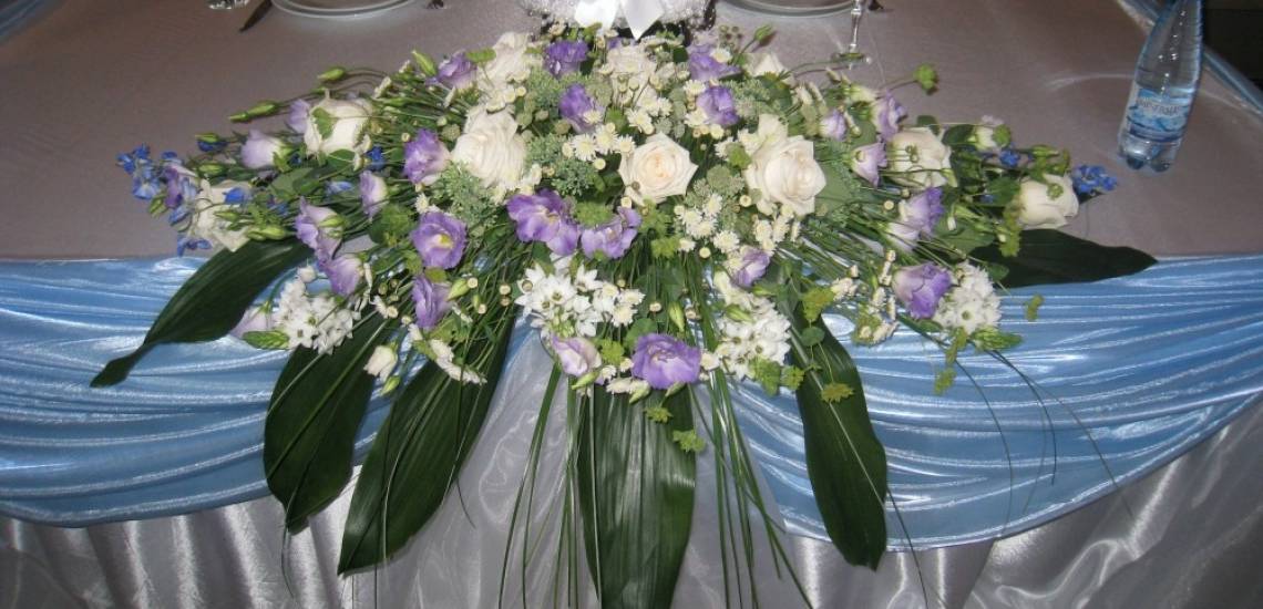 оформление зала цветами на свадьбу
