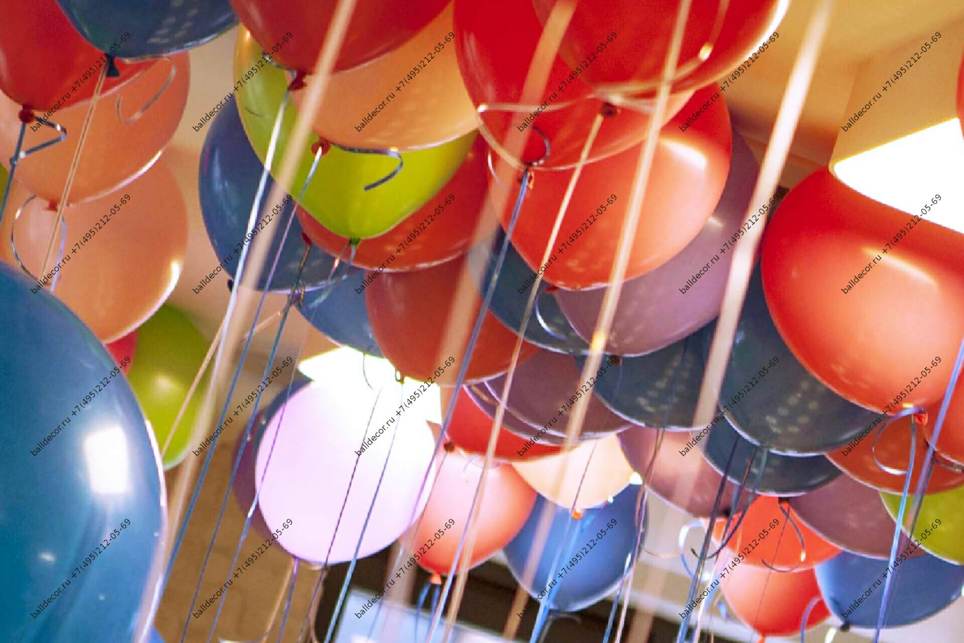 Яркие воздушные шарики под потолок