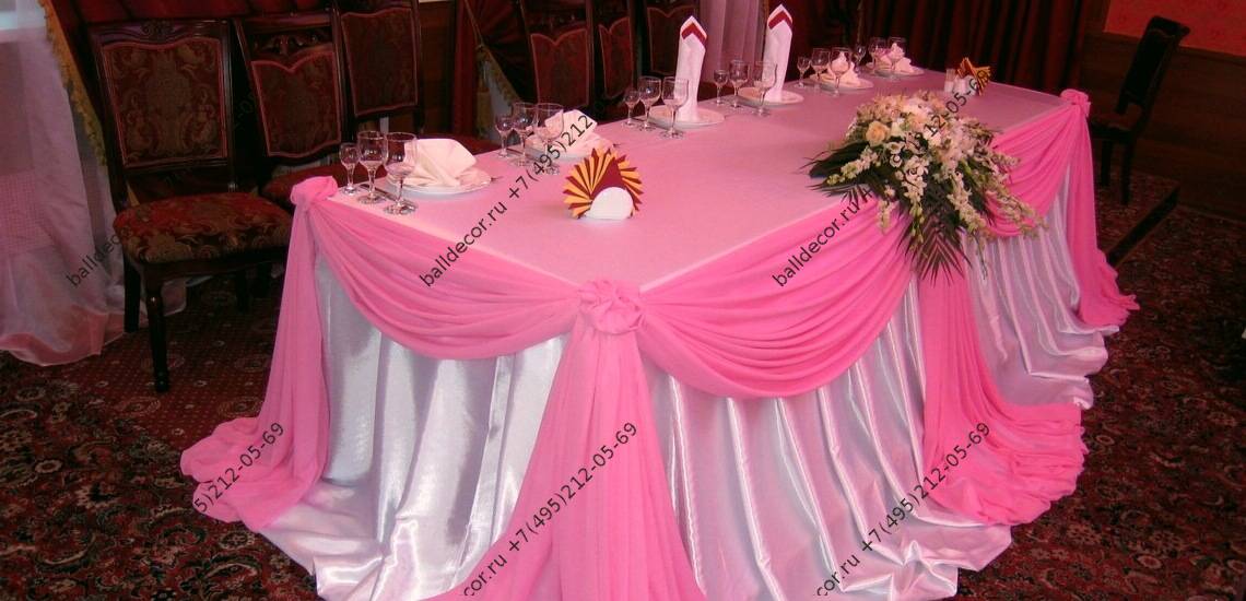 оформление зала на свадьбу цветами и тканью