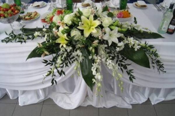 оформление свадебного стола цветами фото