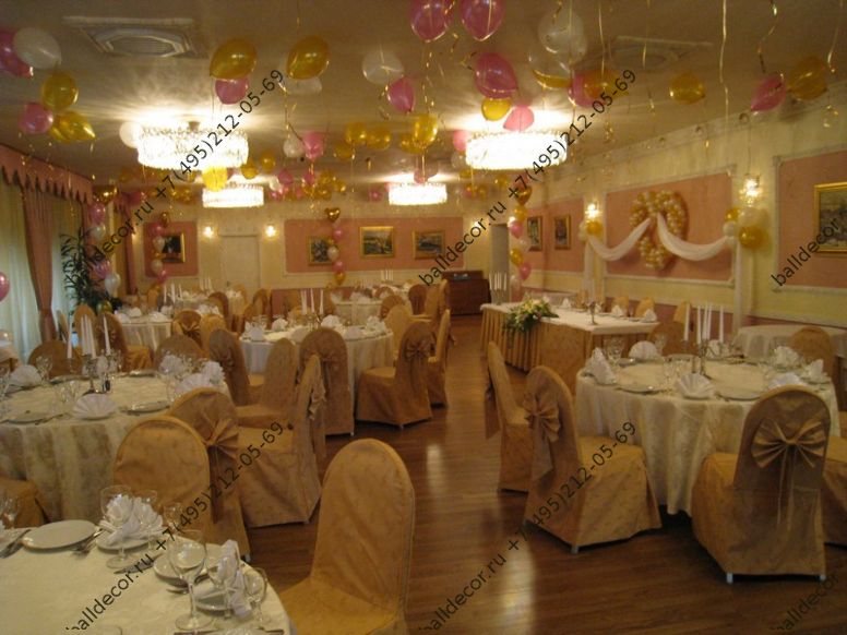 украшение зала на свадьбу цветами и тканями недорого цены