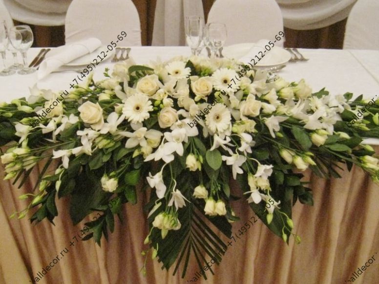 оформление свадьбы цветами недорого