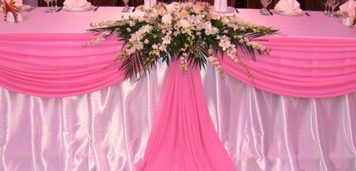 оформление свадебного стола сканью и цветами