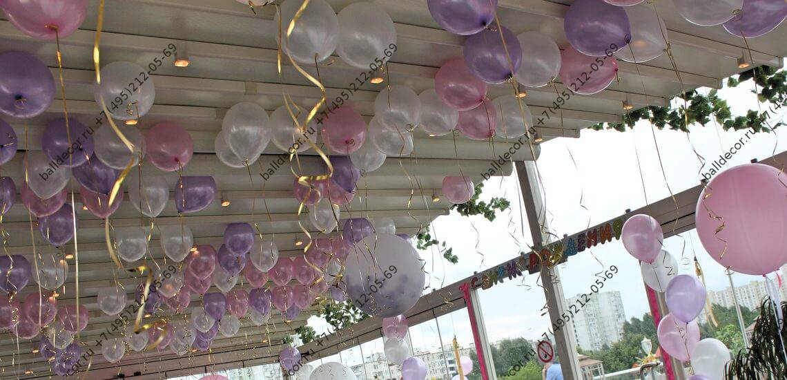 Нежное сочетание из воздушных шаров, белый, розовый, фиолетовый