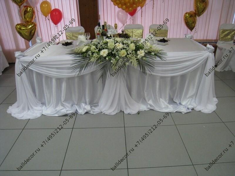 Примеры украшения свадебного стола цветами, шарами и свечами - компания BallDecor в Москве