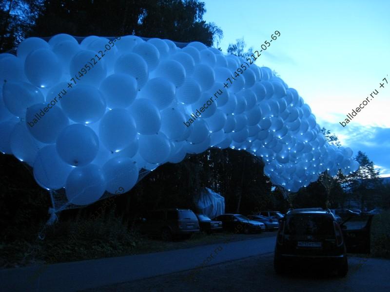 Запуск голубых светящихся шаров